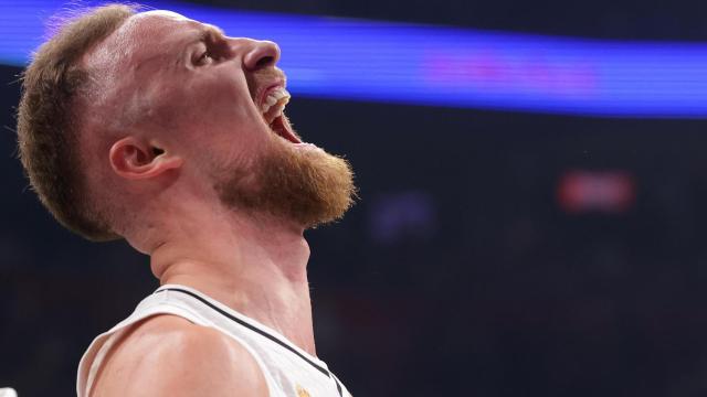 Dzanan Musa da un grito en el partido ante el Partizán.