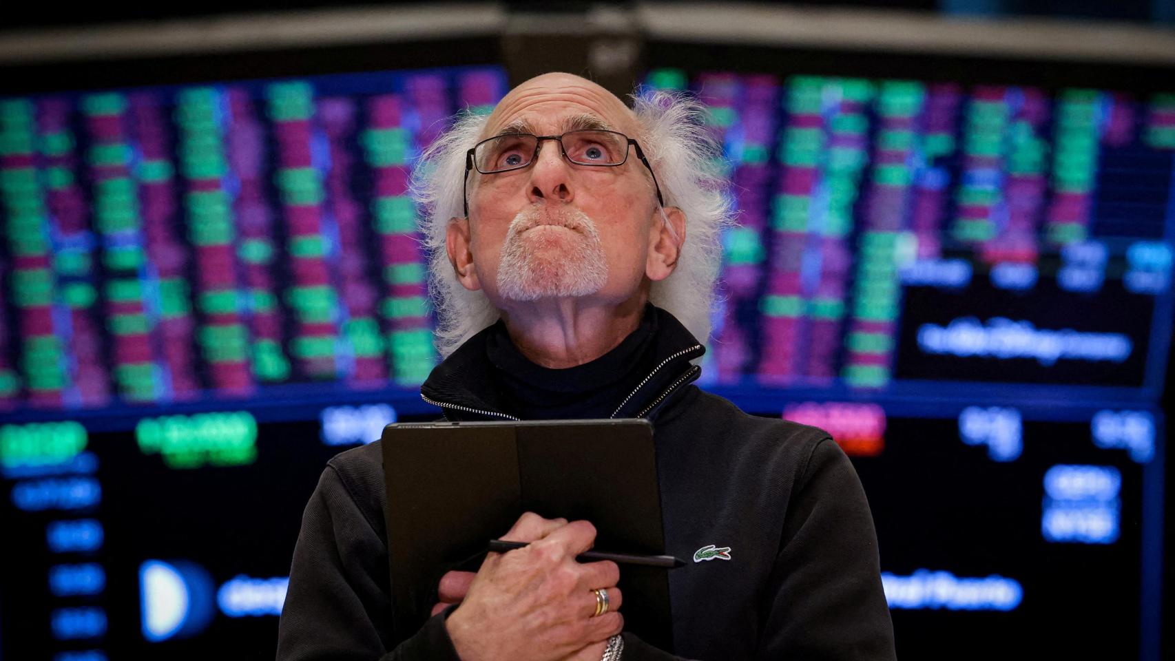 Peter Tuchman, famoso 'trader' de la Bolsa de Nueva York, se lamenta mientras observa la evolución de los mercados financieros.