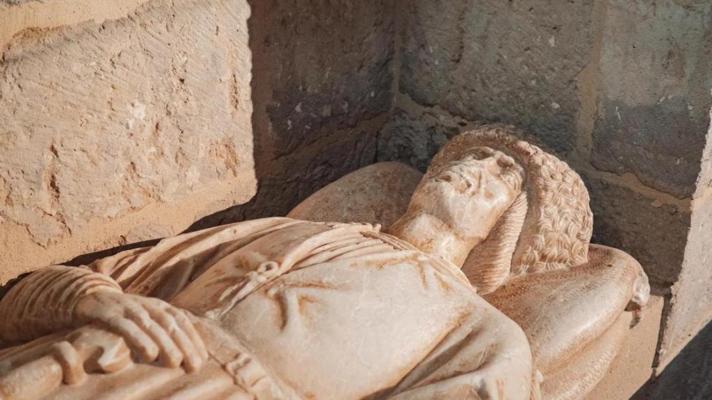 La iglesia de San Miguel Arcángel aún conserva la sepultura de los señores del castillo.