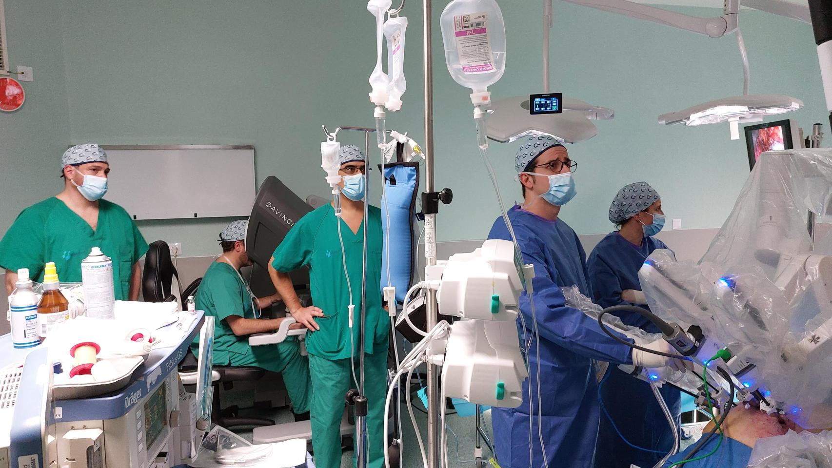Instante de una intervención con un robot Da Vinci