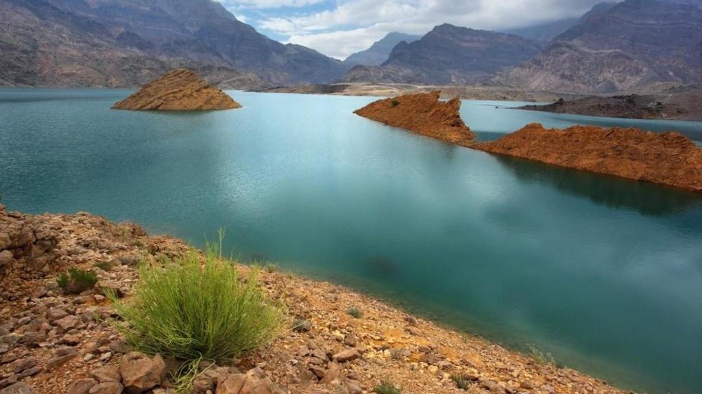 Wadi Dayqah es uno de los oasis de aguas turquesas del país.