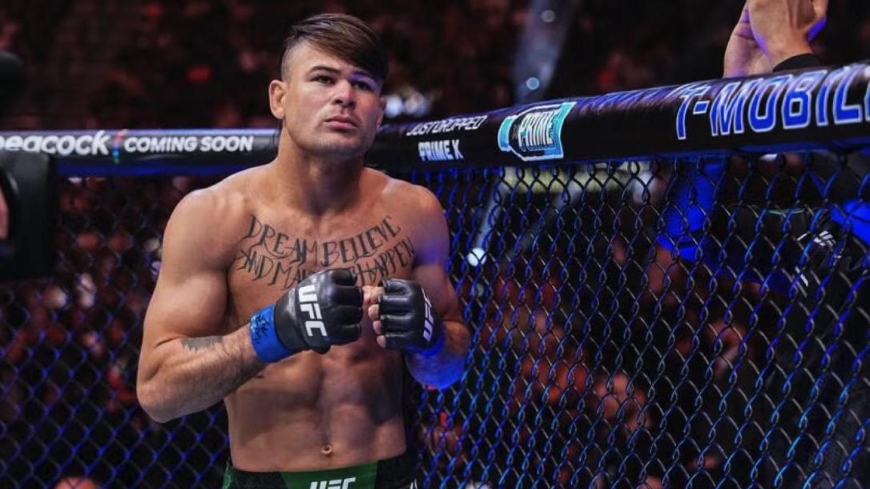 Diego Lopes, dentro de la jaula de la UFC