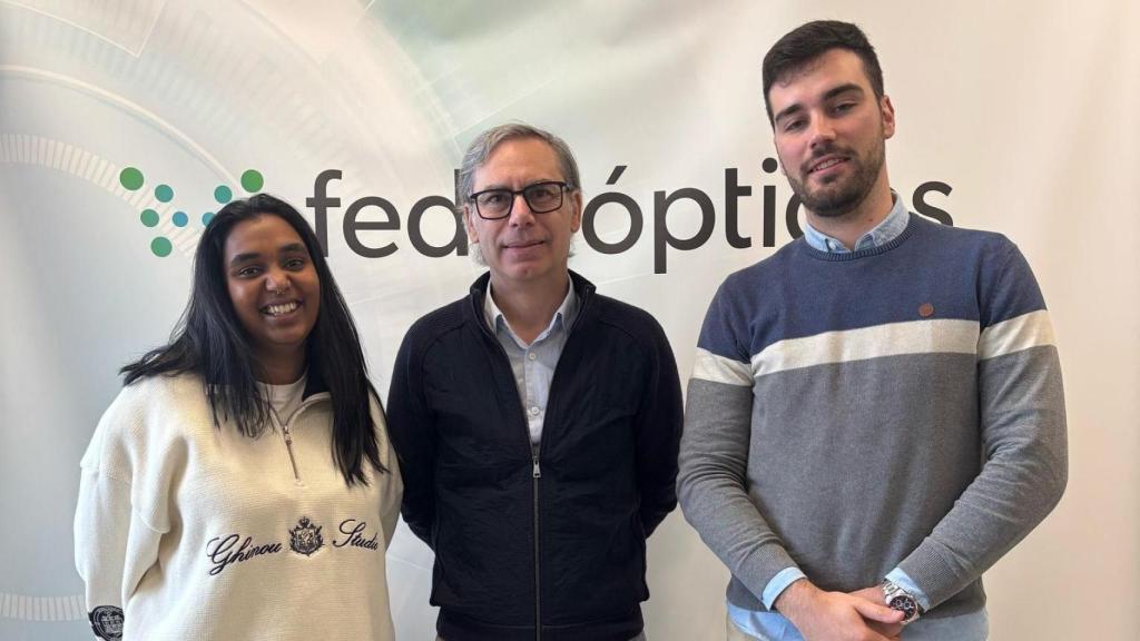 Responsables de LUP y Federópticos, tras conocerse su alianza para que las lupas de bolsillo inteligentes de la startup vasca estén presentes en alrededor de 200 centros en España.