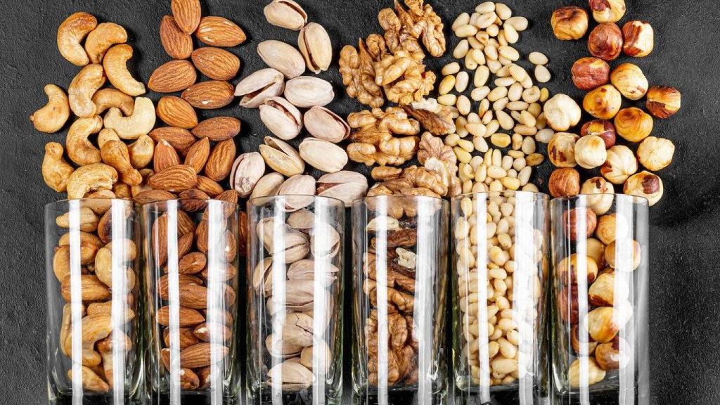 Los piñones destacan por sus propiedades frente a otros frutos secos. CCNULL.