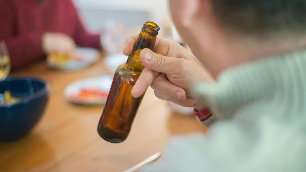 Más de ocho bebidas de alcohol a la semana se considera gran consumo.