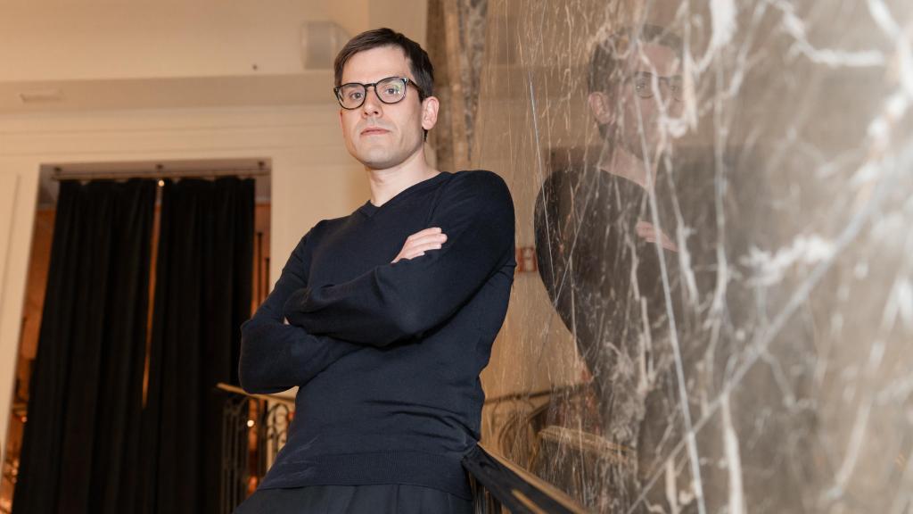 Jess Fleischer fundó Son of a Tailor, una empresa que busca redefinir la industria de la moda a través de la producción de prendas personalizadas y sostenibles.