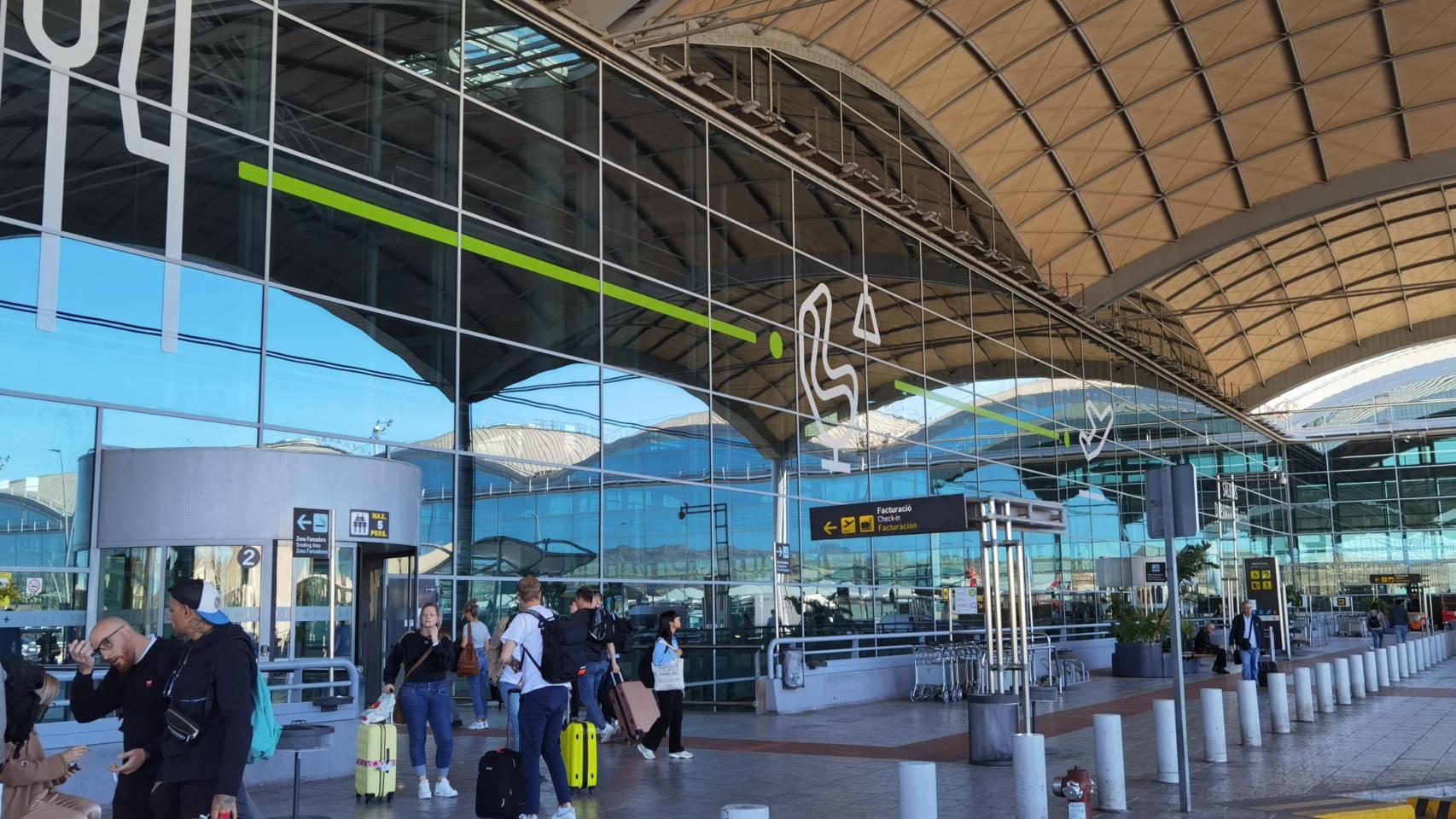 El aeropuerto de Alicante-Elche es el tercer mejor valorado en España por los viajeros