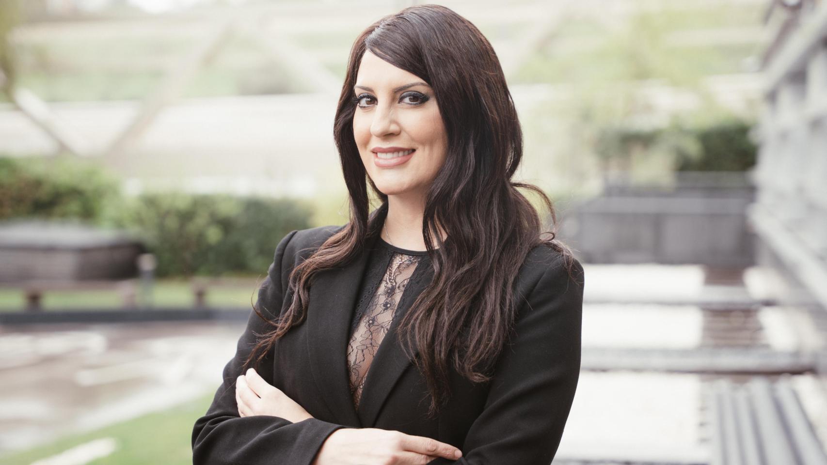 La cirujana posa en una entrevista para Magas.