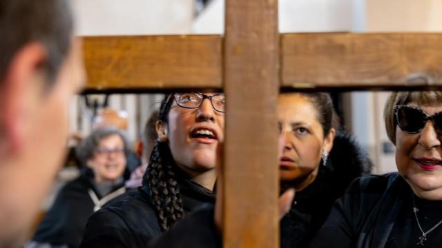 Costaleros invidentes de Toledo procesionaron al Cristo del Amor.