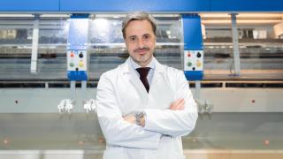 David López, director general de ILUNION TextilCare, nos atiende en la planta ubicada en Vallecas.