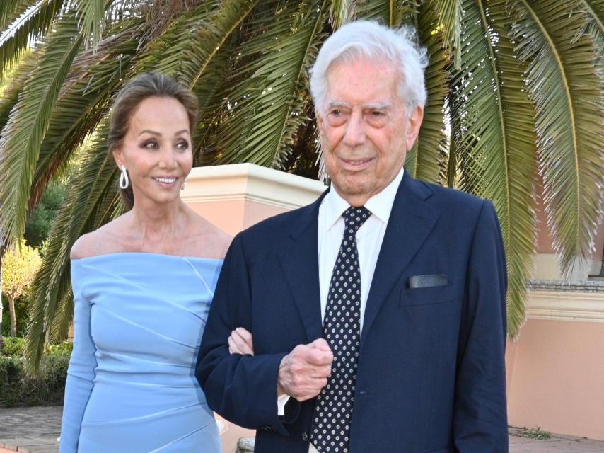 Isabel Preysler y Mario Vargas Llosa, en la boda de Álvaro Castillejo y Cristina Fernández, en 2022.