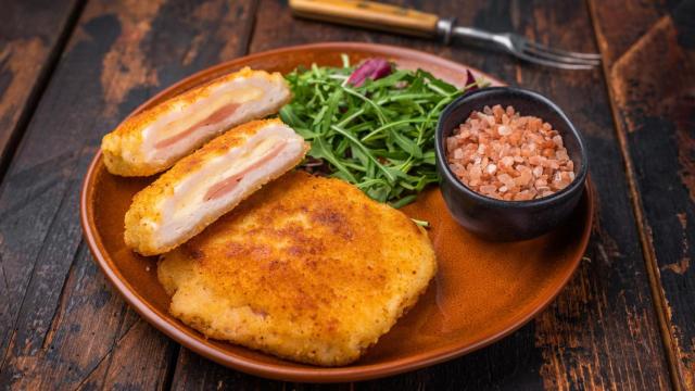 Un plato de sanjacobos (Imagen de archivo)