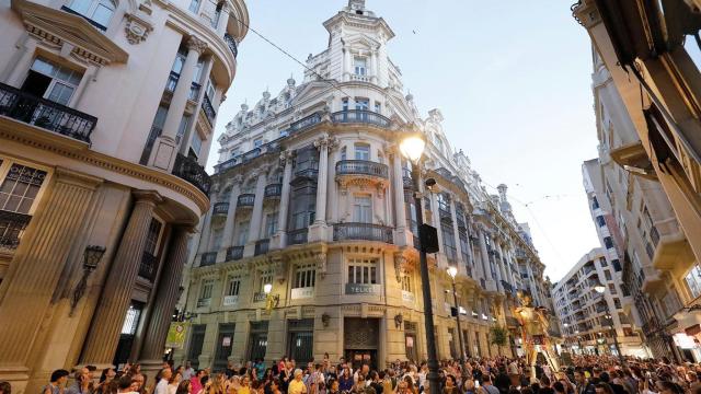 Una céntrica calle de Albacete, repleta de gente.