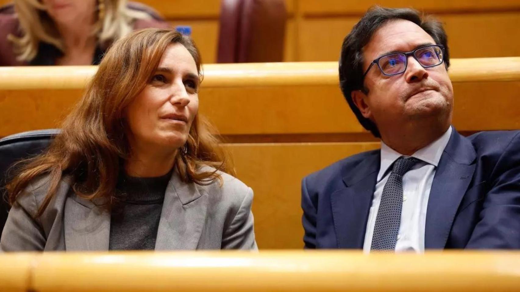 Los ministros Mónica García y Óscar López, durante una reciente sesión de control al Gobierno en el Senado.