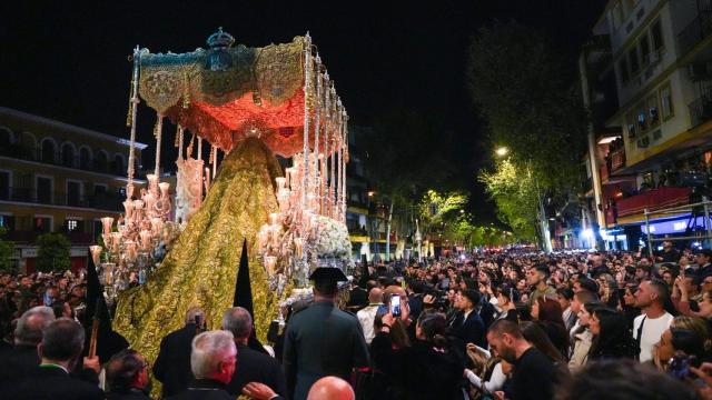 El palio de la Macarena en la Madrugada 2025.