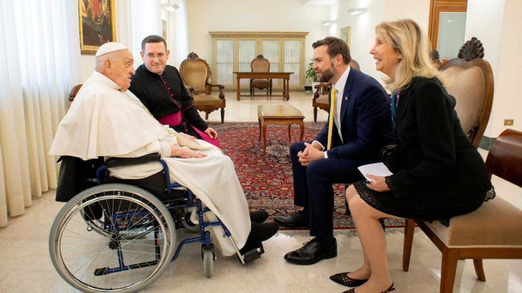 El Papa Francisco recibe en su residencia al vicepresidente de EEUU, JD Vance, este domingo.