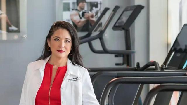 La doctora experta en medicina deportiva y cirujana ortopédica Vonda Wright.
