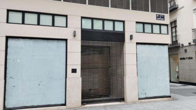 El antiguo local de Zara en la calle Santiago donde abrirá Primor.