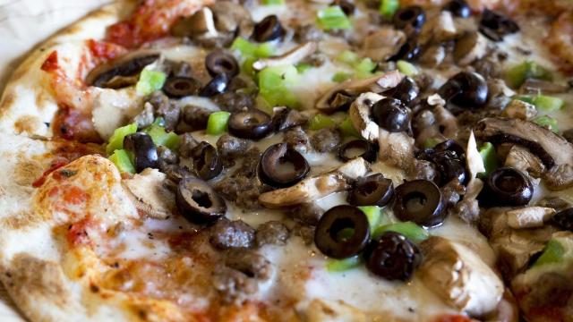 Imagen de archivo de una pizza tradicional.