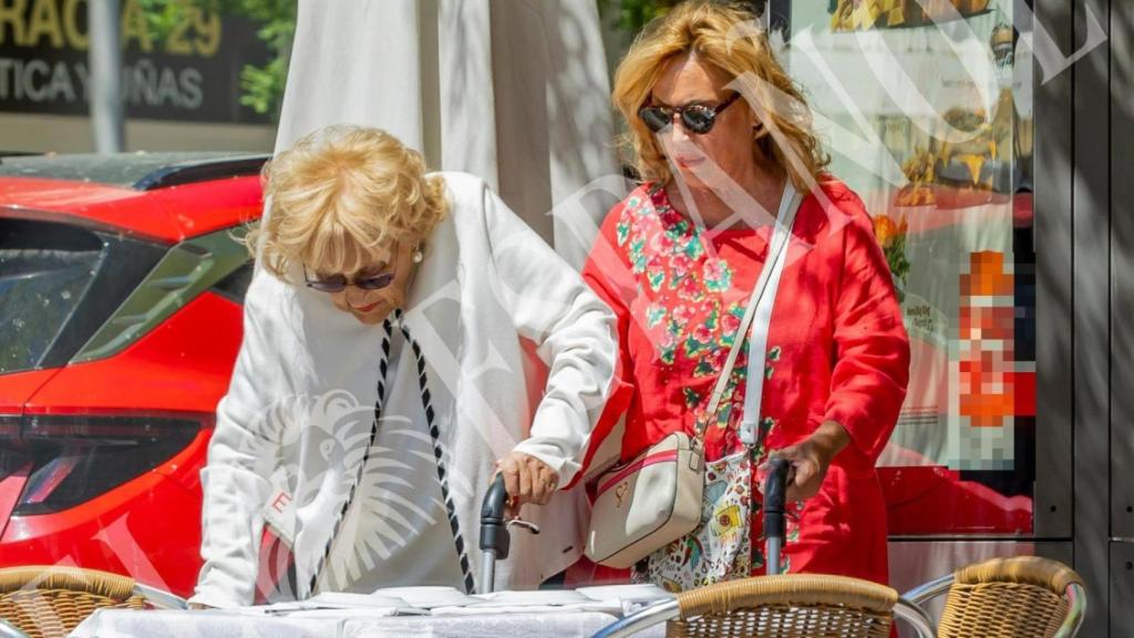 El periodista con su madre.