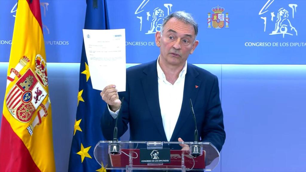 Enrique Santiago, en la sala del Congreso