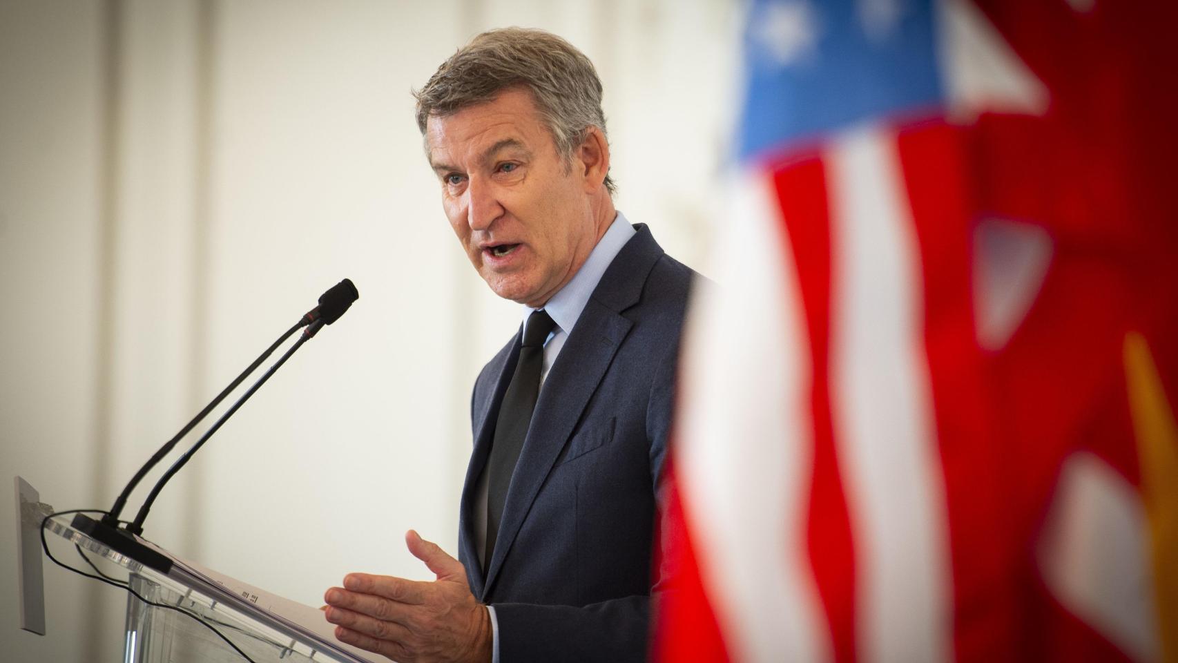 El presidente del PP, Alberto Núñez Feijóo, en un desayuno informativo de la Cámara de Comercio de EE.UU en España.