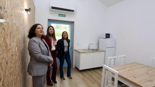 La conselleira do Medio Rural visita el nuevo albergue de peregrinos en Noia.