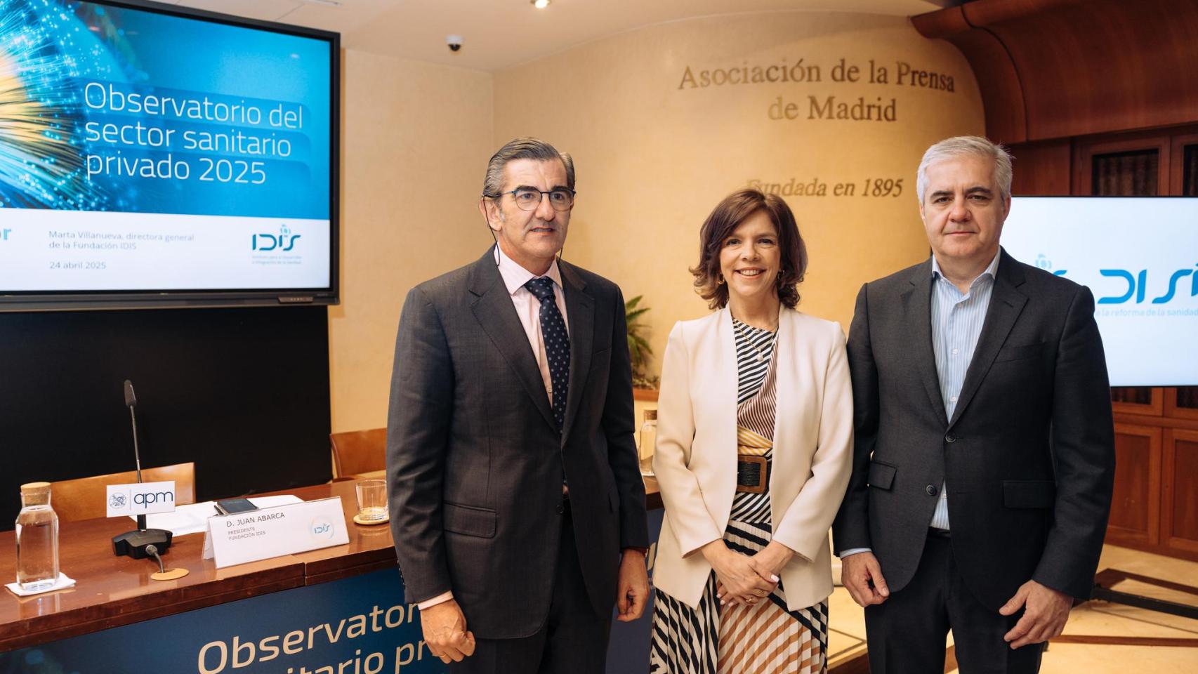 Juan Abarca, presidente de la Fundación IDIS; Marta Villanueva, directora general de la Fundación IDIS y Patxi Amutio, secretario general de la Fundación IDIS.