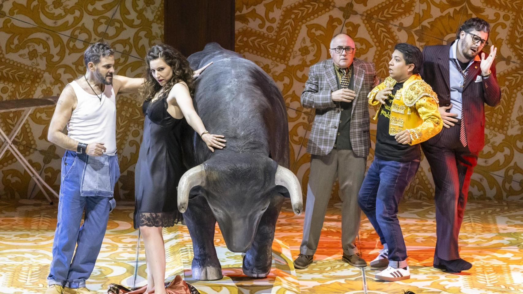 Escena de 'L'heure espangole'. Foto: Miguel Lorenzo / Mikel Ponce / Les Arts