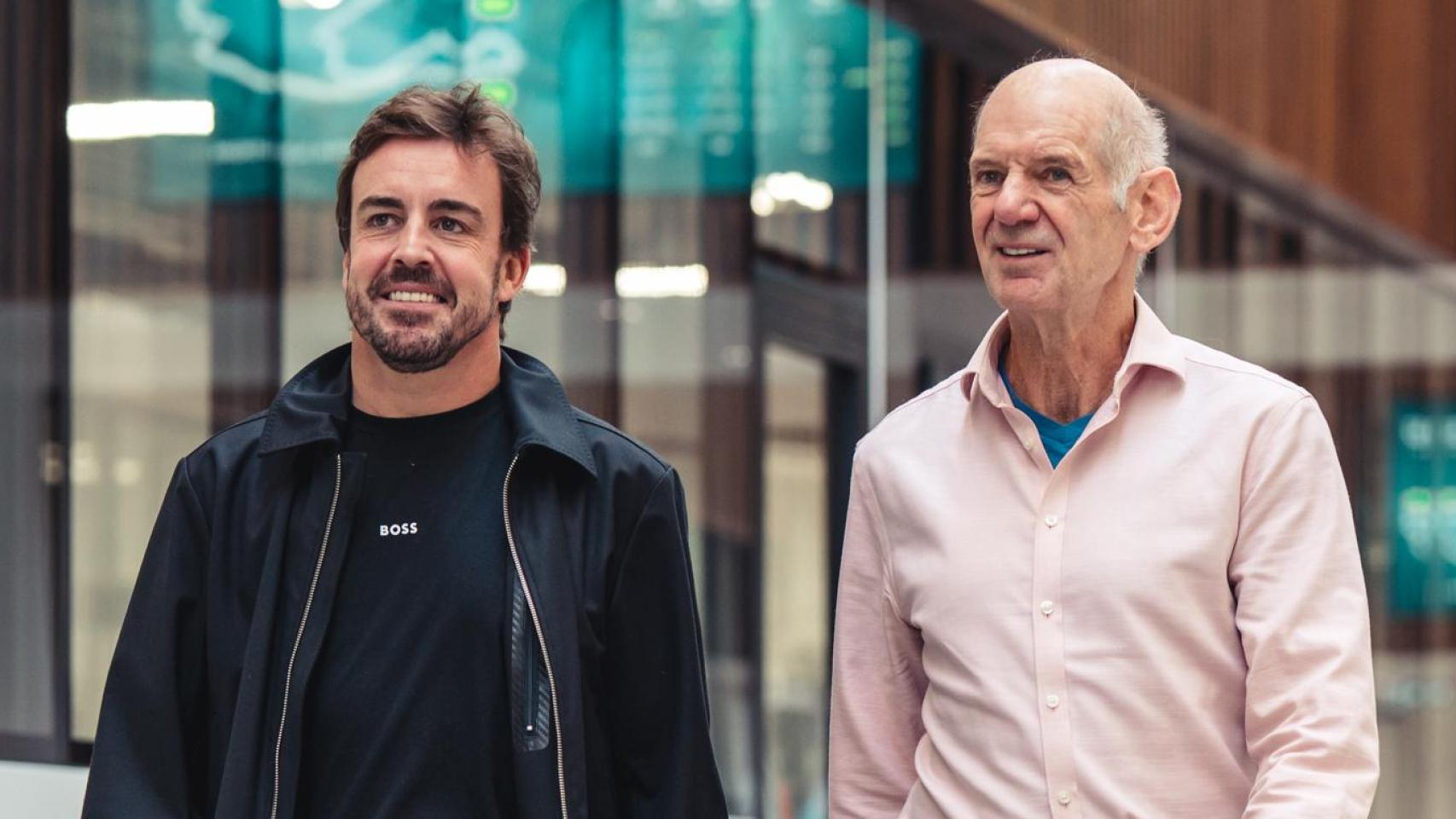 Fernando Alonso y Adrian Newey en la fábrica de Aston Martin en Silverstone.