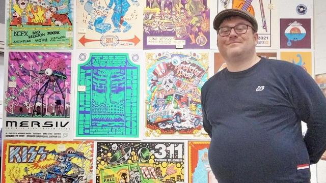 Juan Pablo con alguno de sus trabajos