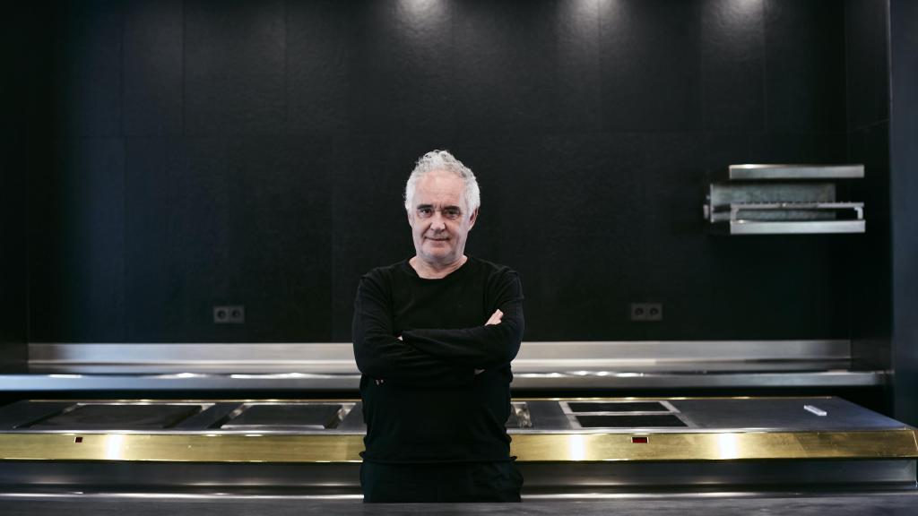 Ferrán Adrià en las viejas cocinas de elBulli, hoy reconvertidas en espacio museístico.