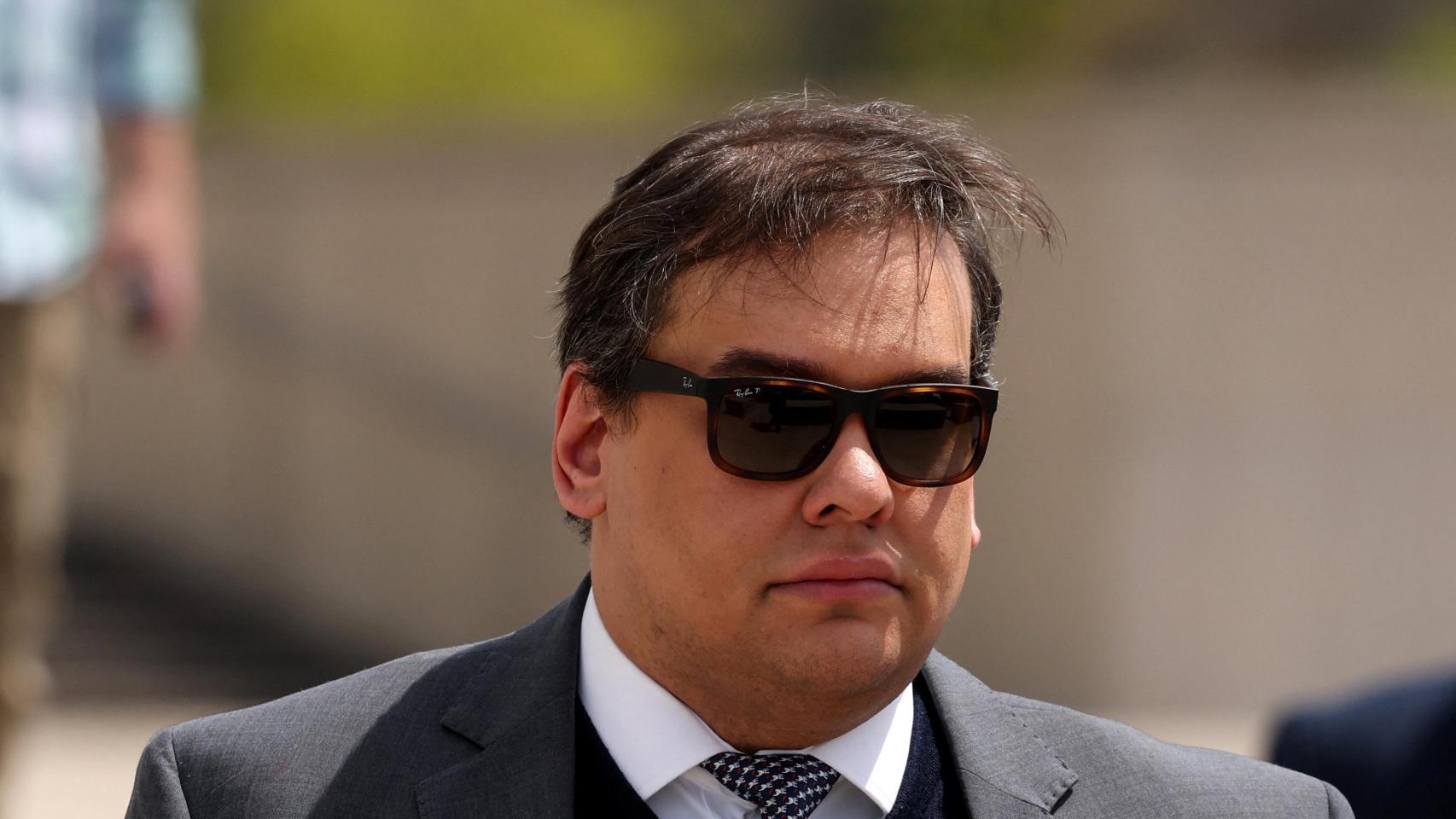 El excongresista George Santos, a su entrada a la corte federal para el Distrito Este de Nueva York.