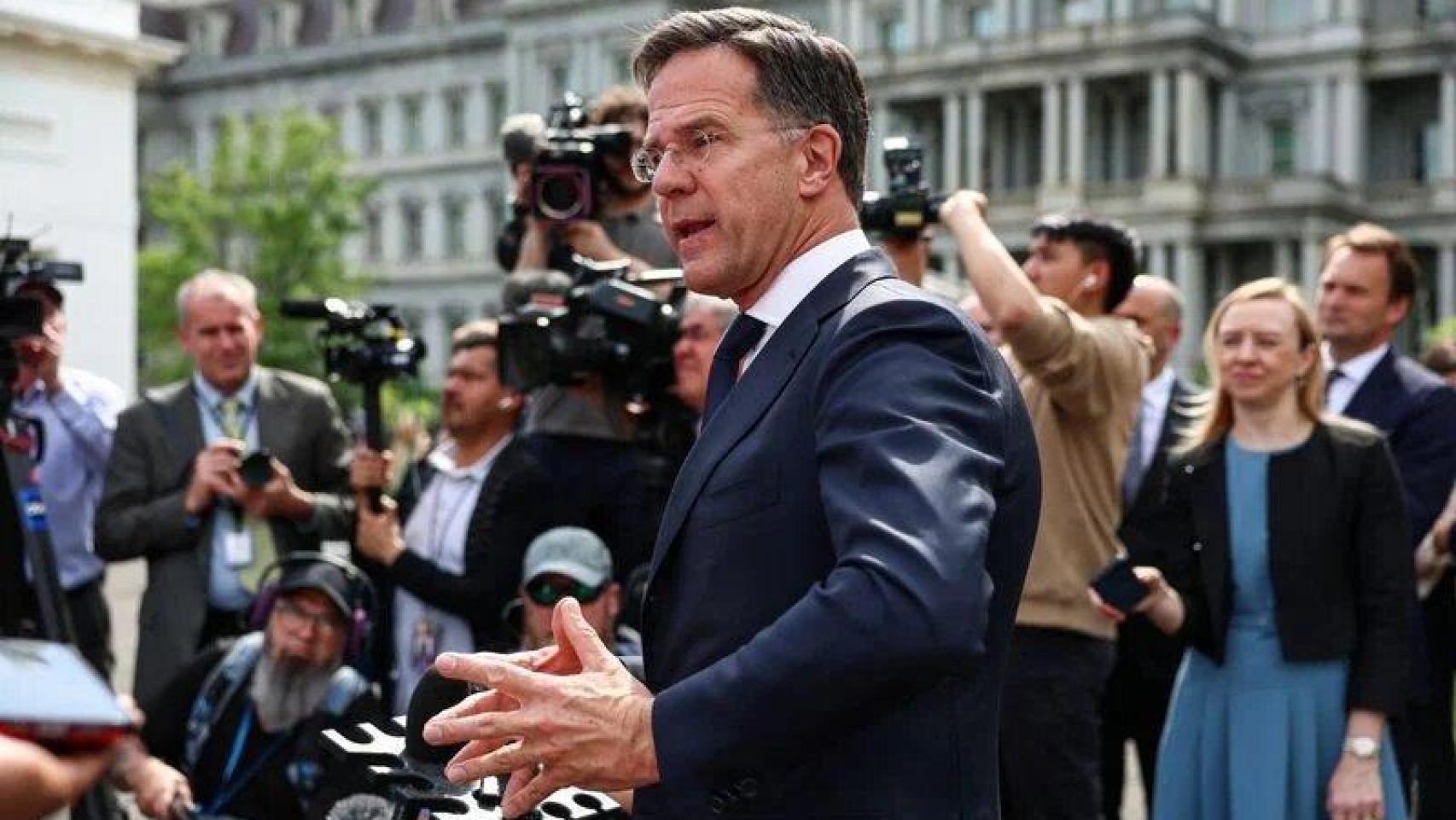 Mark Rutte, secretario general de la OTAN, atiende a la prensa a la salida de su entrevista con Donald Trump en la casa Blanca.