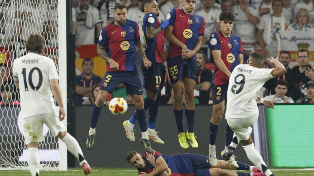 La falta de Mbappé que puso el 1-1 en la final de Copa