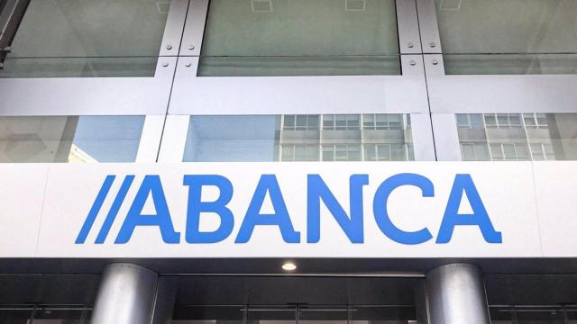 Fachada de una oficina de Abanca en España.