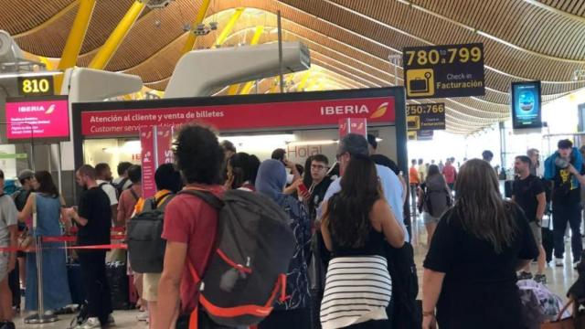 Pasajeros en el aeropuerto Adolfo Suárez Madrid-Barajas.