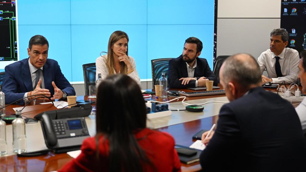 Pedro Sánchez y Sara Aagesen, reunidos con los responsables de Red Eléctrica tras el apagón.