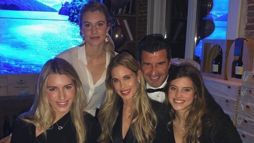 Luis Figo y Helen Svedin, junto a sus hijas, Daniela, Martina y Stella, en una imagen de su Instagram.