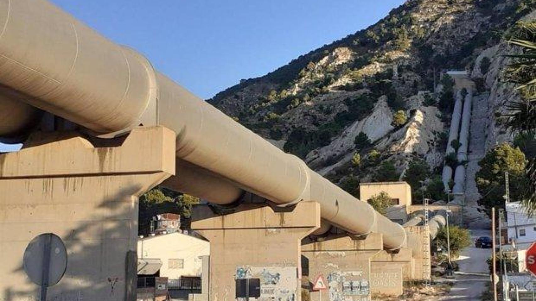 Trasvase Tajo-Segura a su paso por Orihuela, Alicante.