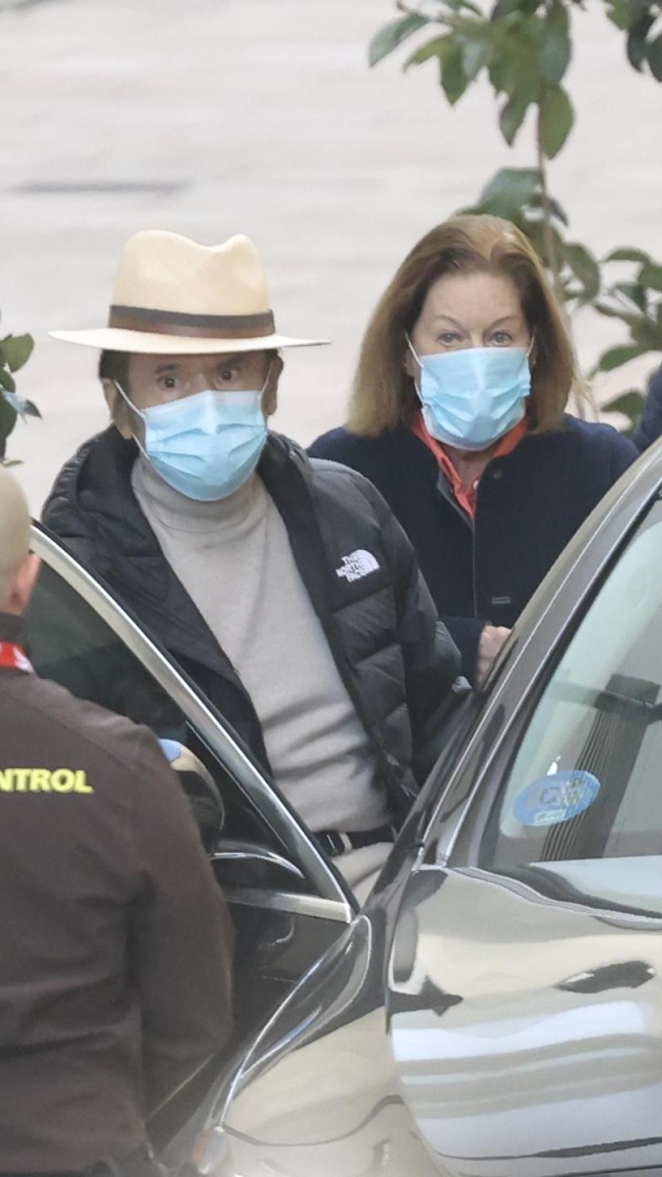 Raphael, con su mujer, Natalia Figueroa, en diciembre de 2024.