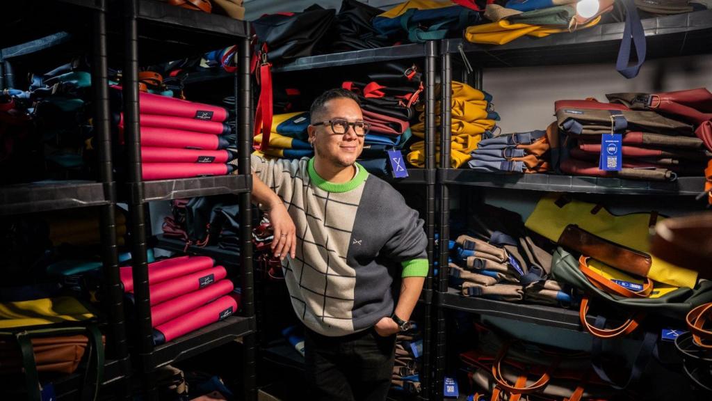 Chong con sus productos.