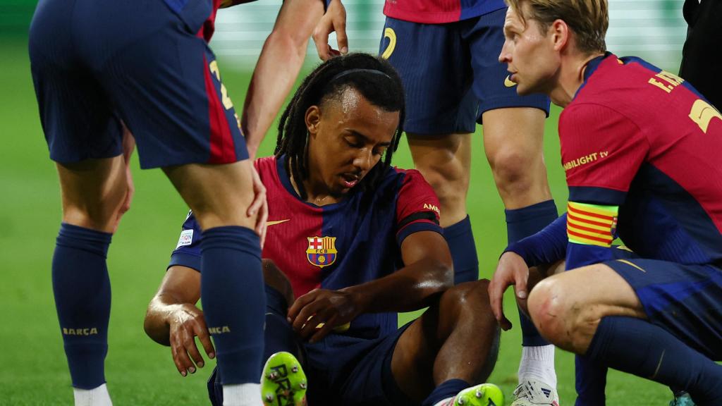 Koundé, lesionado en el partido.