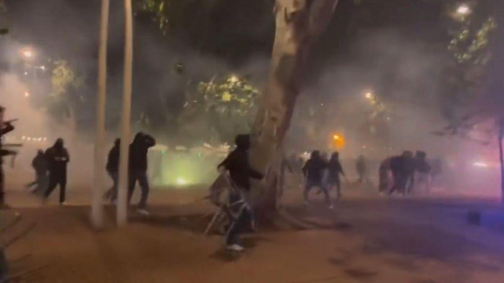 Ultras de la Fiorentina en la Alameda de Hércules.