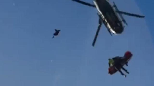 Un momento del rescate de la senderista accidentada, que acabó muriendo.