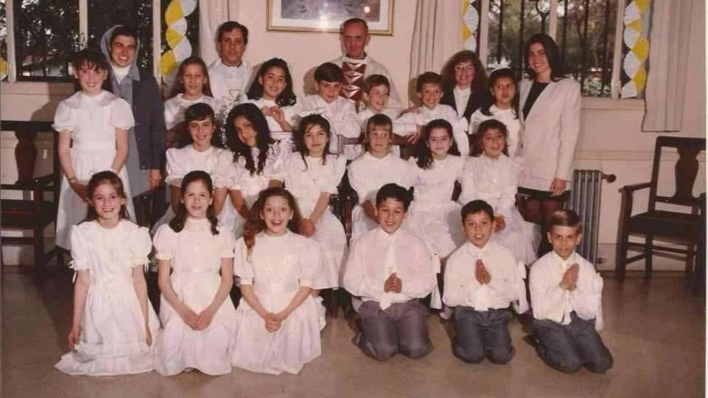 Jorge Mario Bergoglio durante la primera comunión de su sobrino