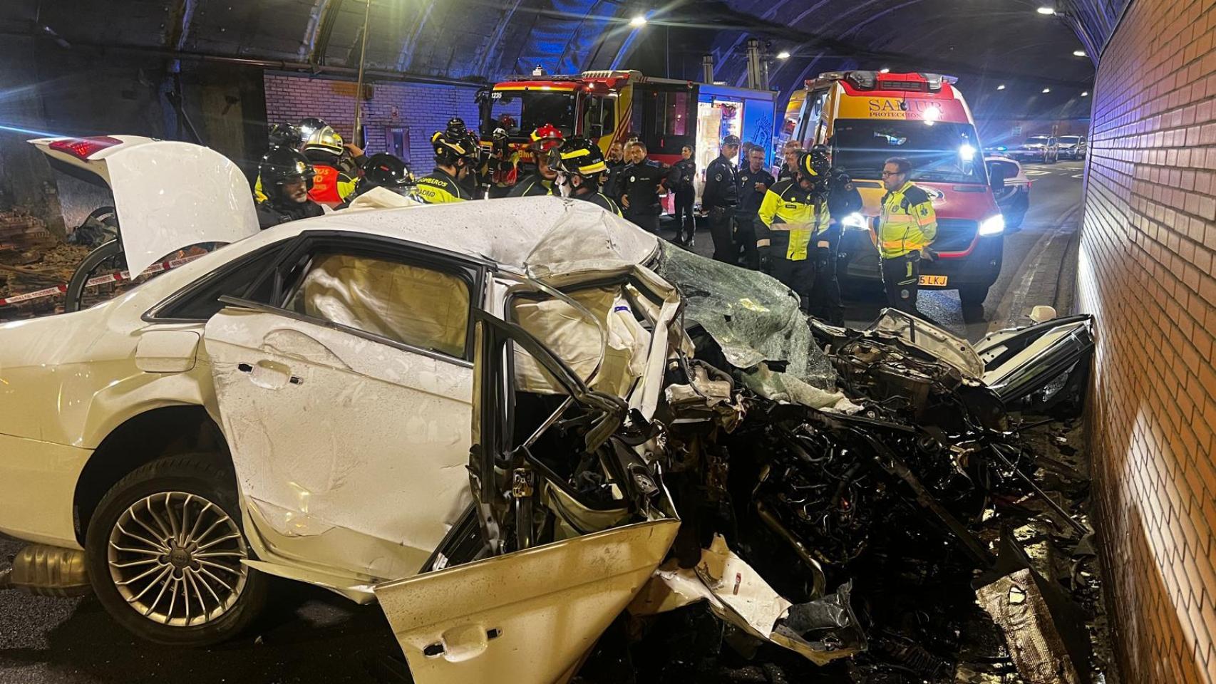 Estado del coche accidentado en el túnel de María de Molina.