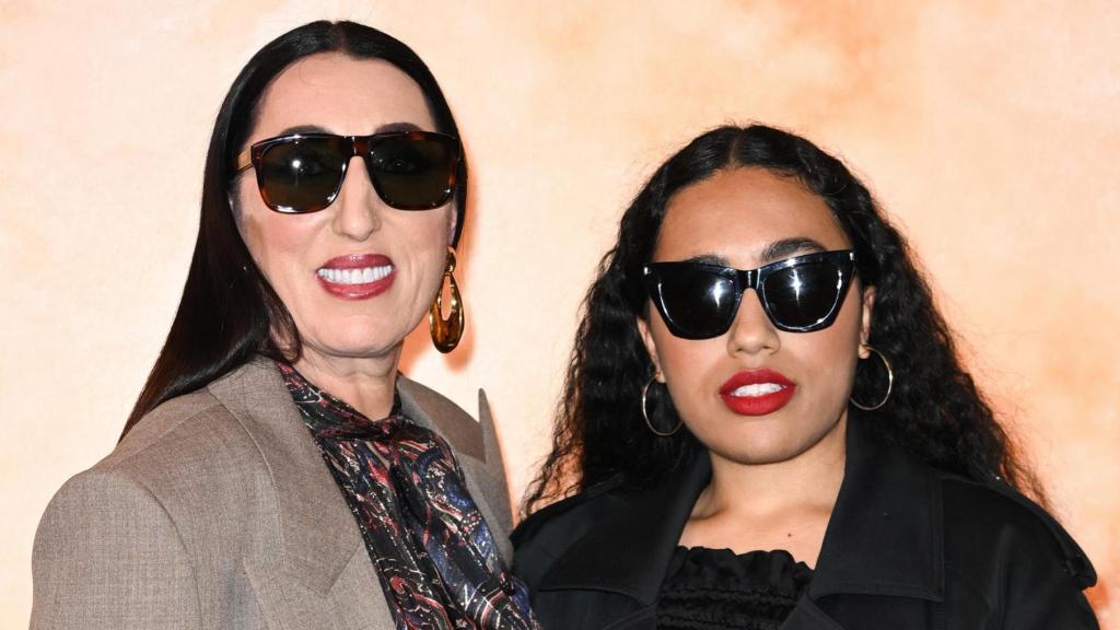 Rossy de Palma junto a su hija Luna en la Paris Fashion Week de 2025.
