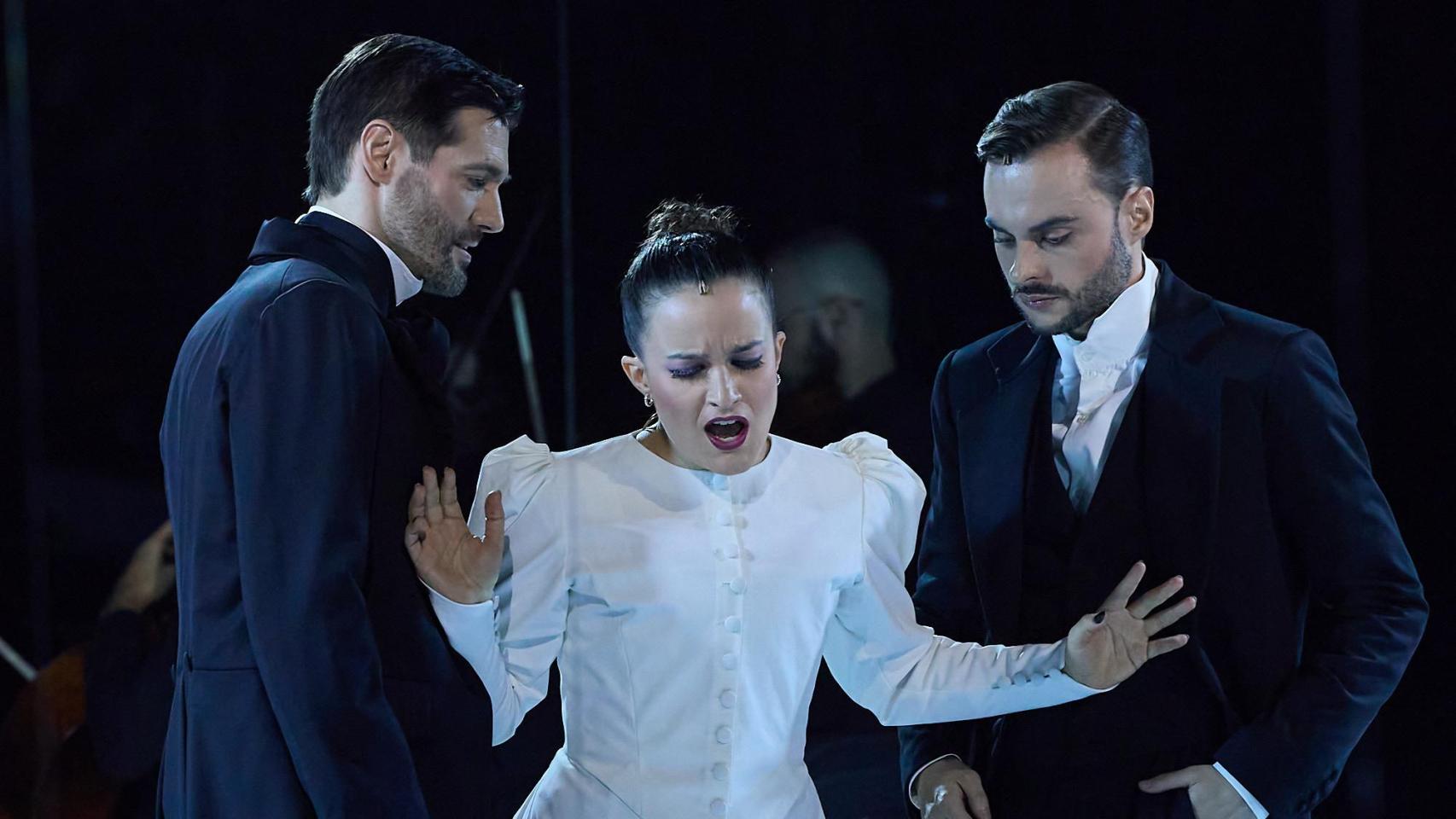 Rocío Faus (centro), en un momento de la ópera 'Don Juan no existe'. Foto: Toti Ferrer