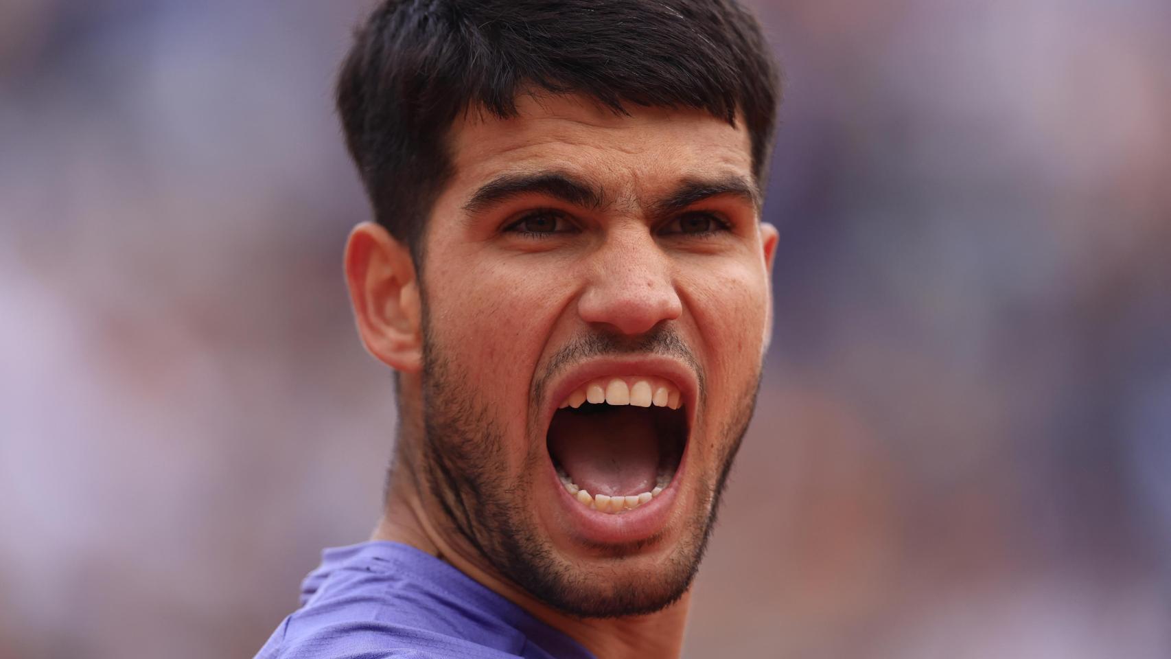 Carlos Alcaraz celebra durante un partido